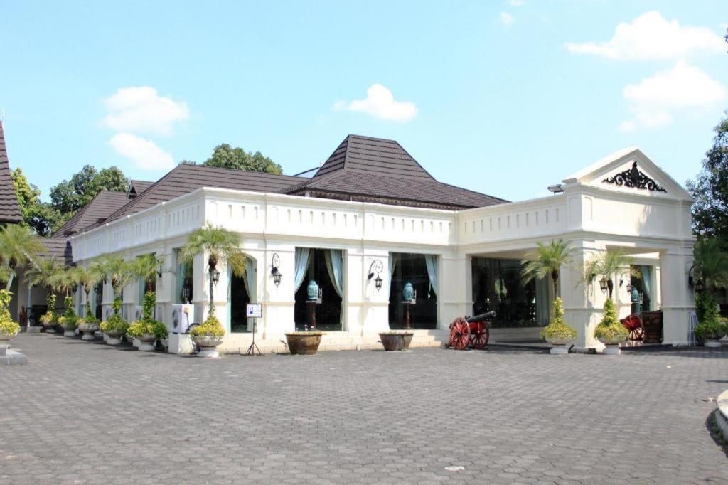 Отель Oyo Capital O 90410 Griya Amanah Jajar Syariah Surakarta  Экстерьер фото